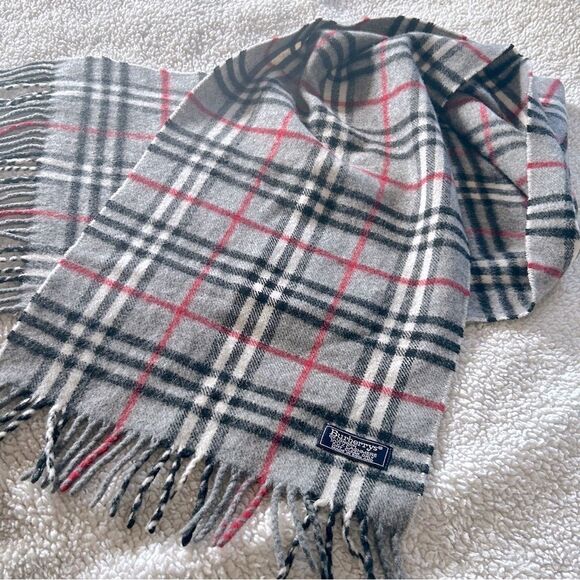 Burberrys Vintage Cashmere Scarf - Picture 4 of 5